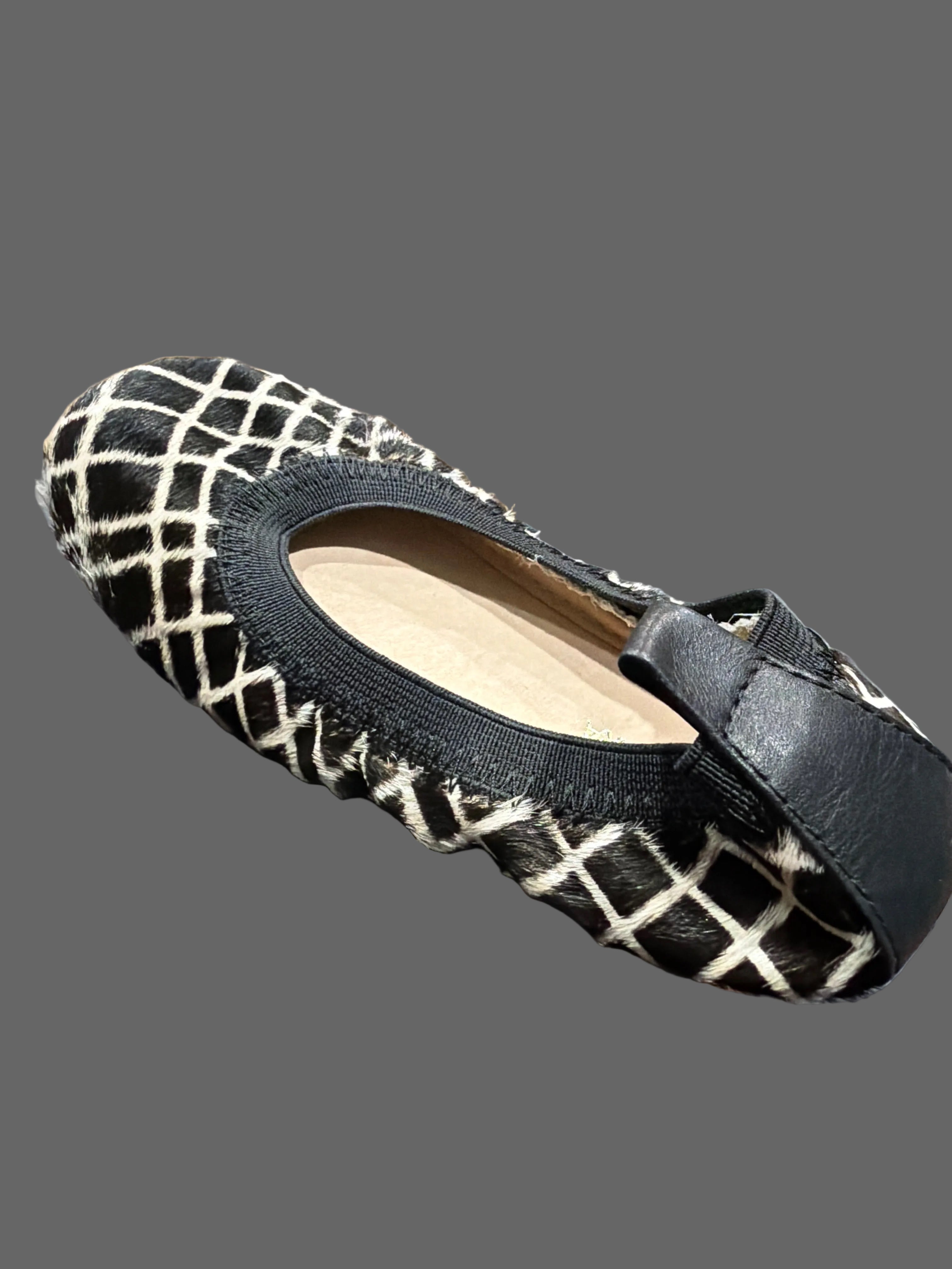 Girls’ Black-and-White Geometric Ballet Flats