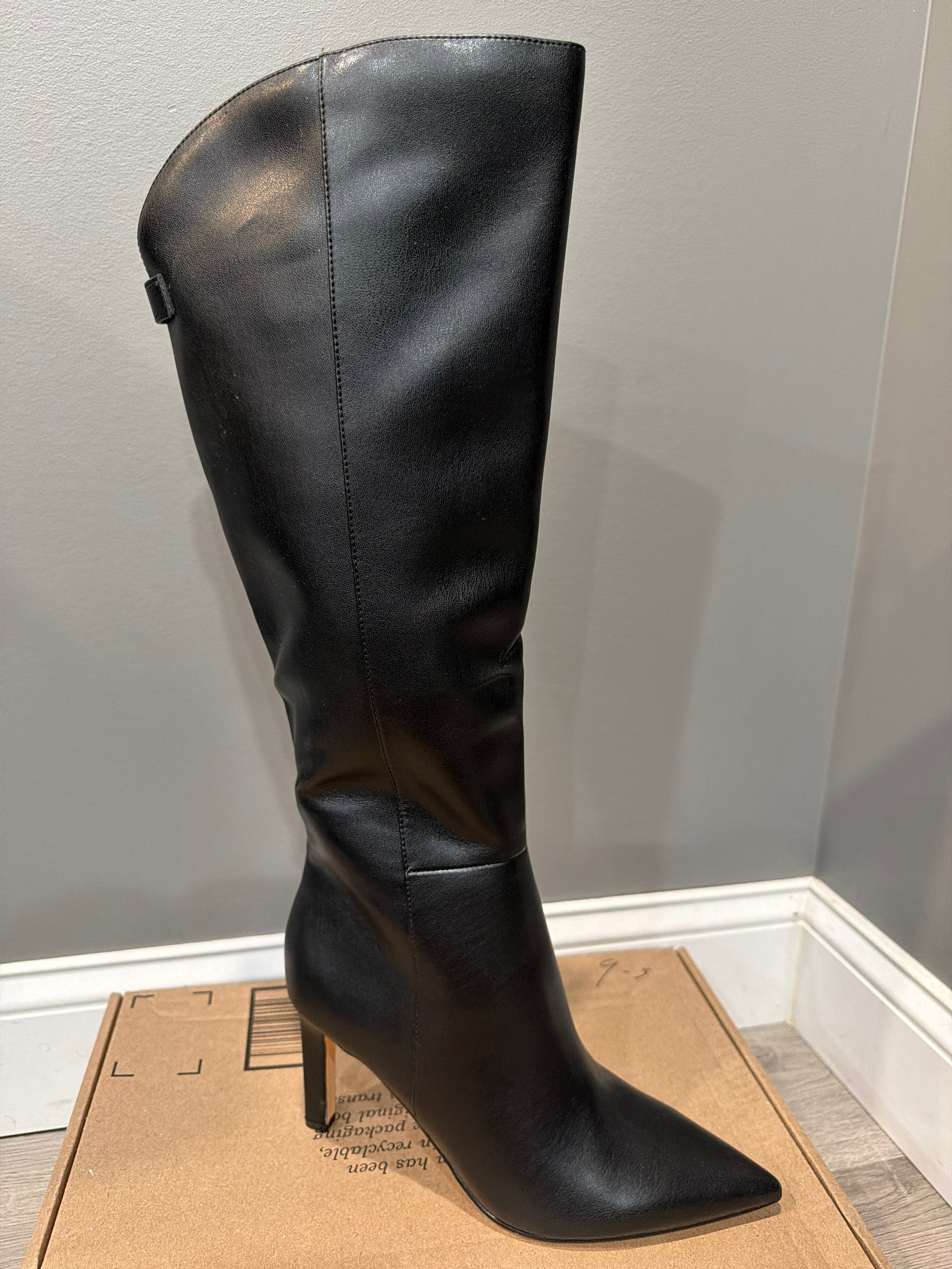 Women’s Black Pointed-Toe Knee-High Heeled Boots