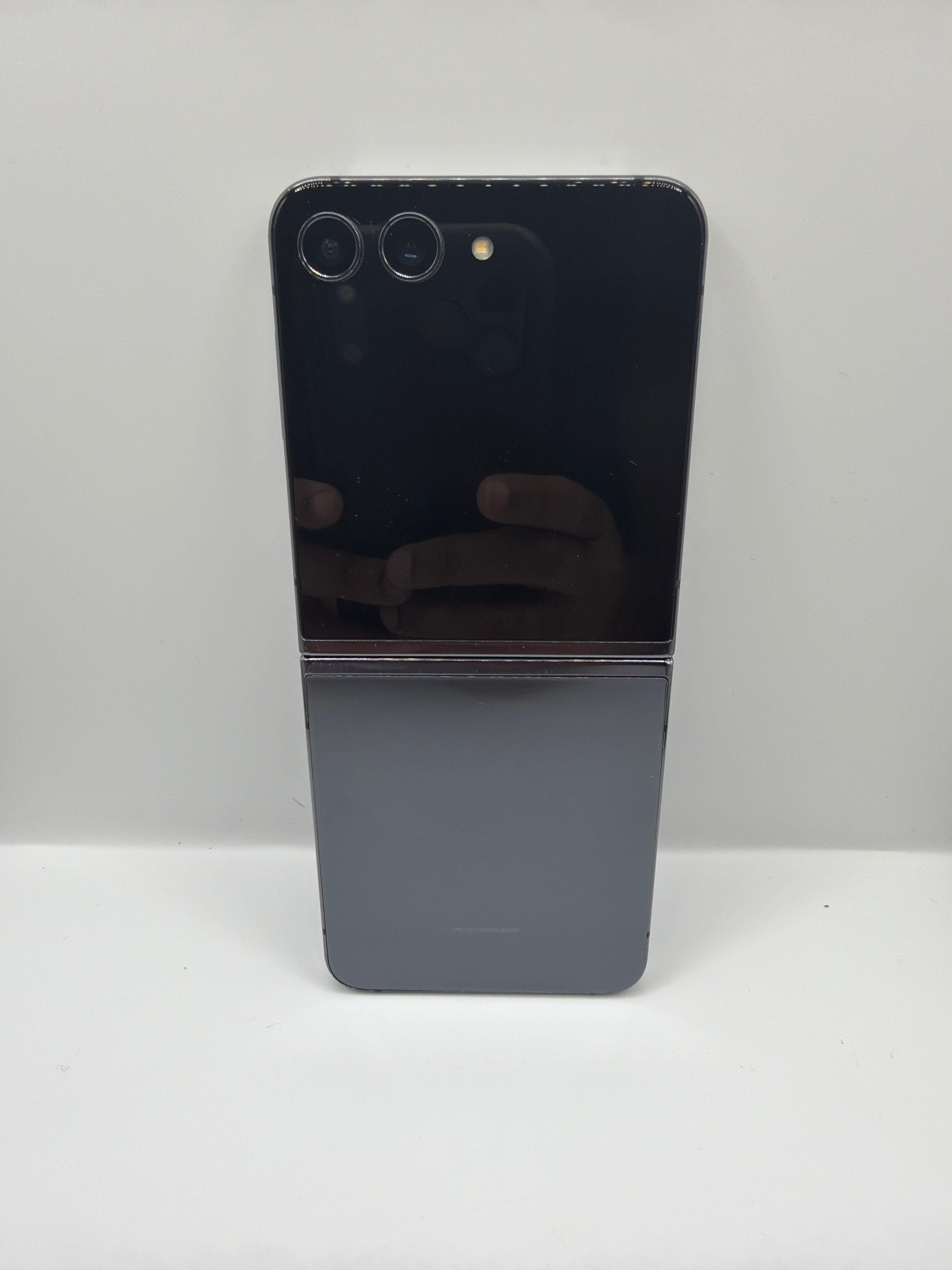 Samsung Galaxy Z Flip5 5G Foldable Smartphone – SM-F731U ATT LOCKED 256 gb 8gb