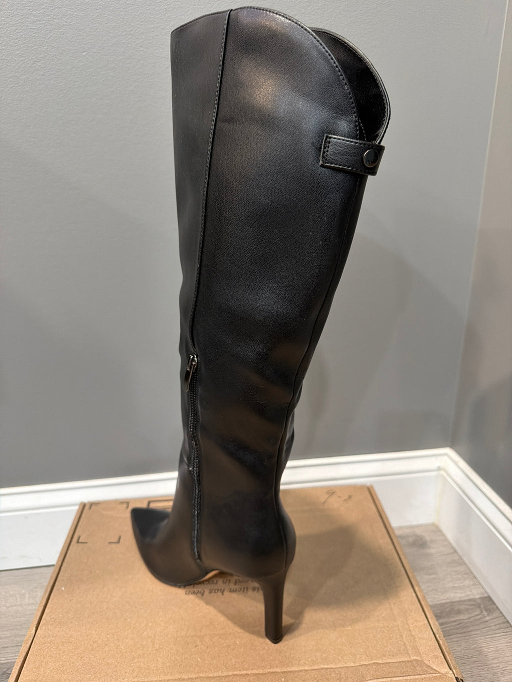 Women’s Black Pointed-Toe Knee-High Heeled Boots