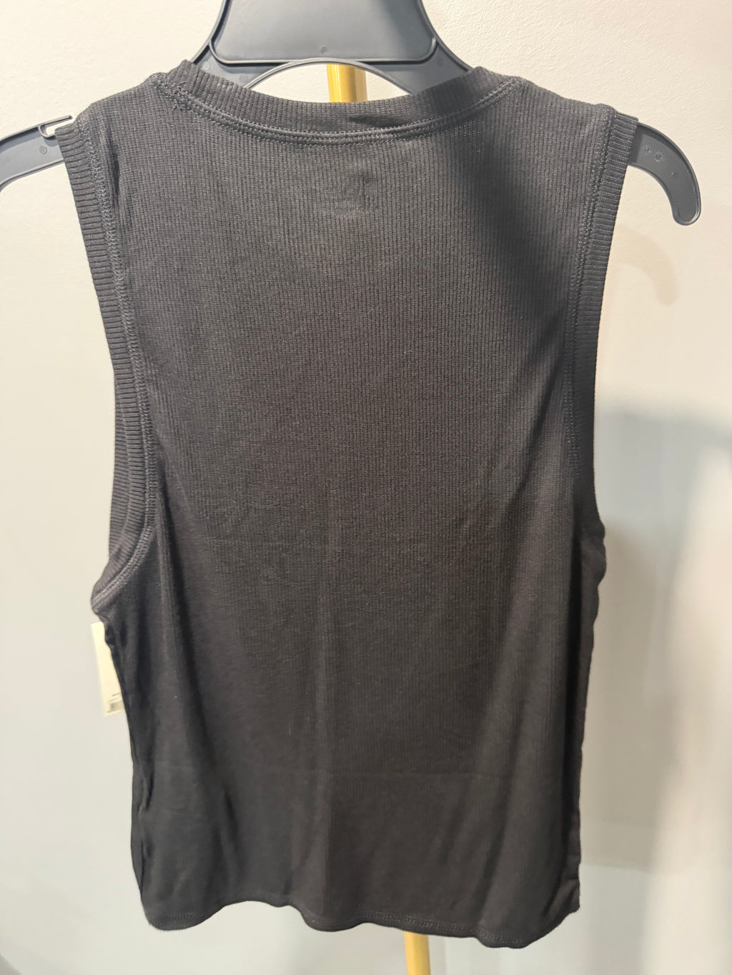 No Boundaries Women’s Black Ribbed Muscle Tank Top – Size Medium