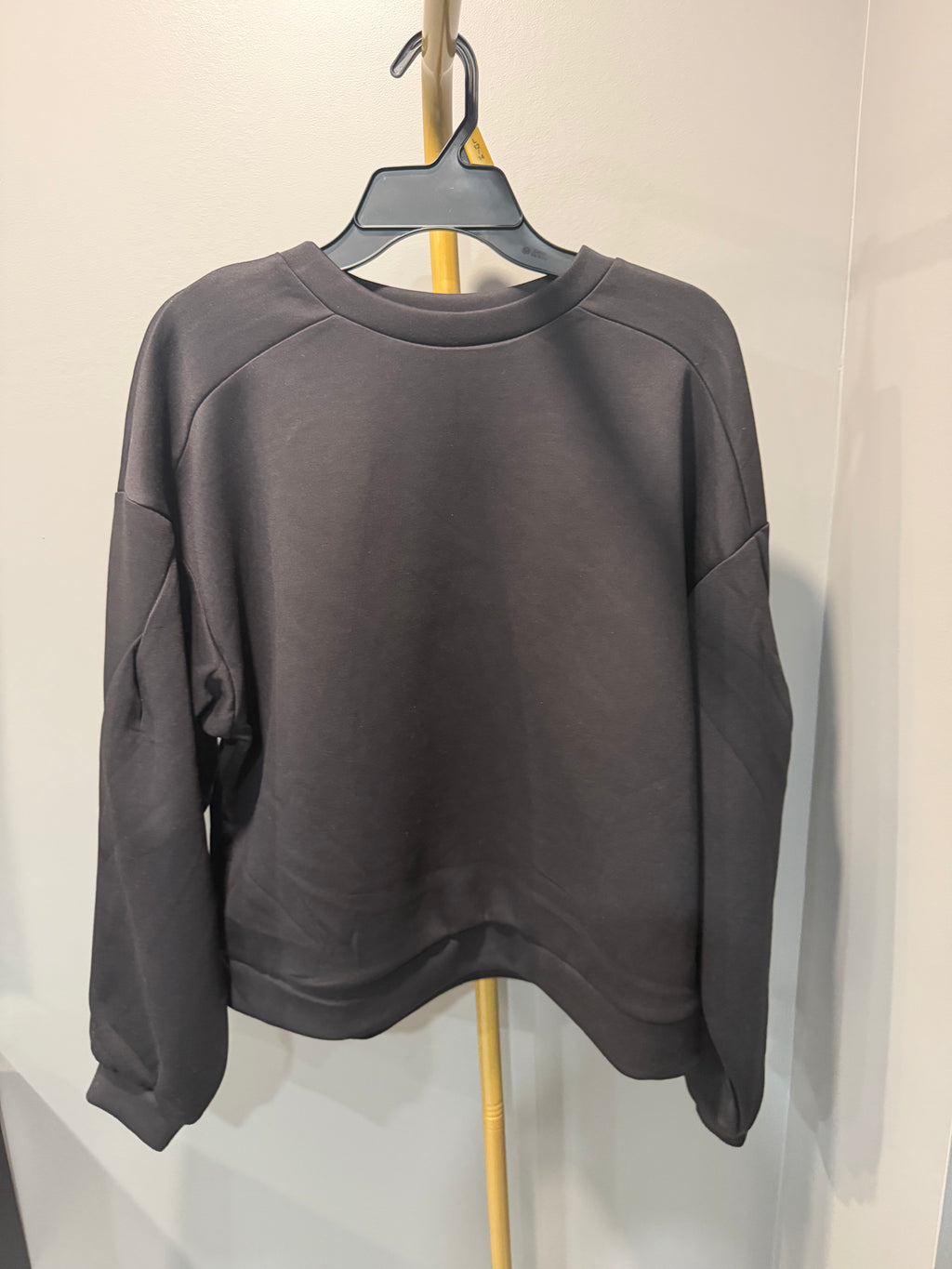 Women’s Black Crewneck Sweatshirt – Size Large
